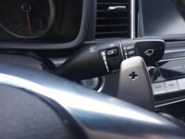 Hyundai Sonata Vehicle Full-screen Gallery Image 39