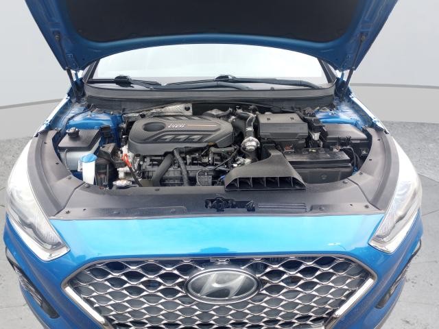 Hyundai Sonata Vehicle Full-screen Gallery Image 40