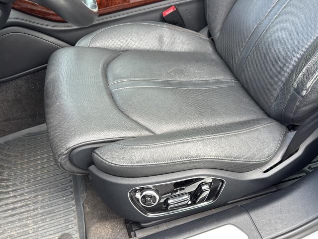 Audi A8 L Vehicle Full-screen Gallery Image 17