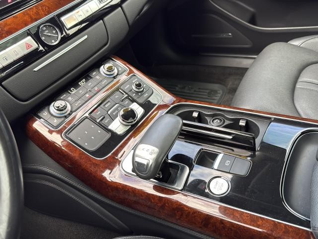Audi A8 L Vehicle Full-screen Gallery Image 21