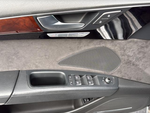 Audi A8 L Vehicle Full-screen Gallery Image 23