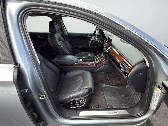 Audi A8 L Vehicle Full-screen Gallery Image 25