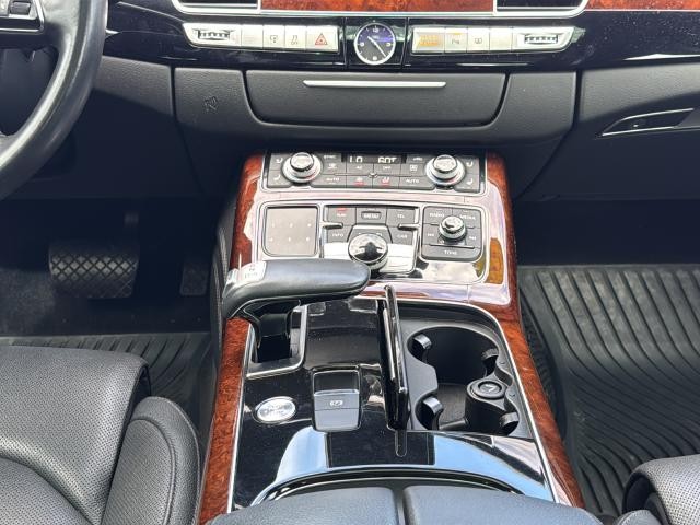 Audi A8 L Vehicle Full-screen Gallery Image 28