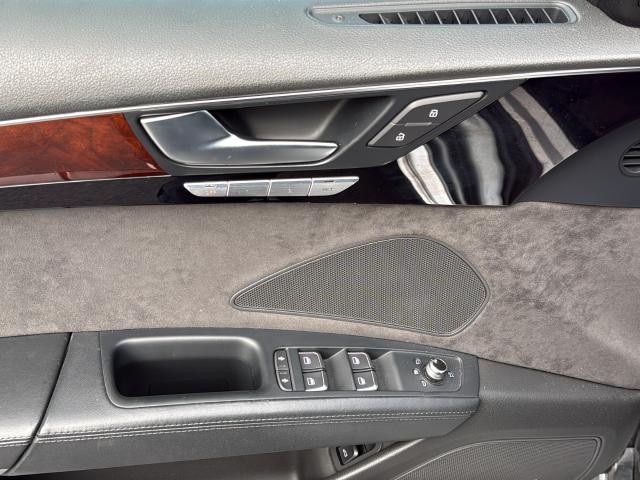 Audi A8 L Vehicle Full-screen Gallery Image 29