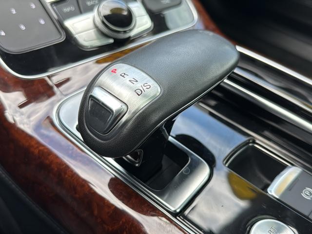 Audi A8 L Vehicle Full-screen Gallery Image 35