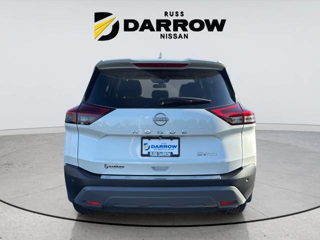 Nissan Rogue Vehicle Full-screen Gallery Image 4