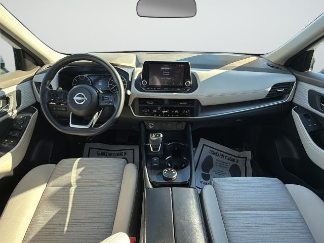 Nissan Rogue Vehicle Full-screen Gallery Image 9