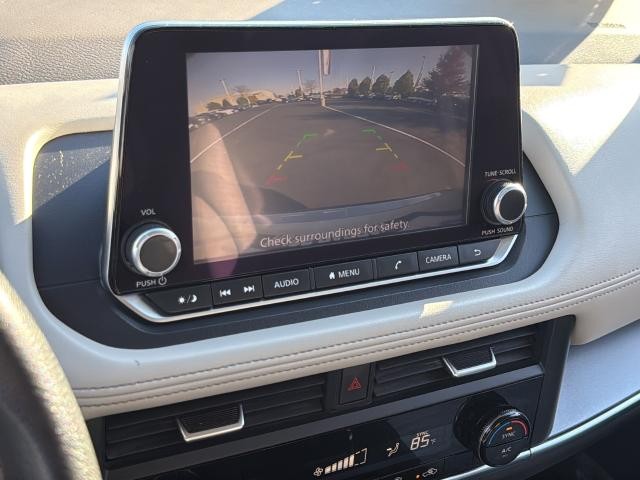 Nissan Rogue Vehicle Full-screen Gallery Image 15