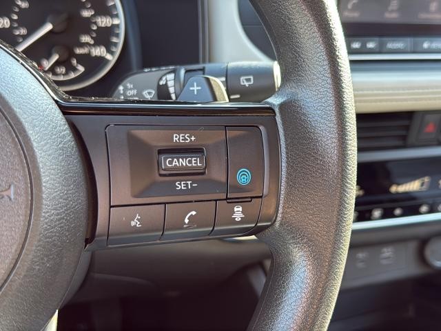 Nissan Rogue Vehicle Full-screen Gallery Image 17