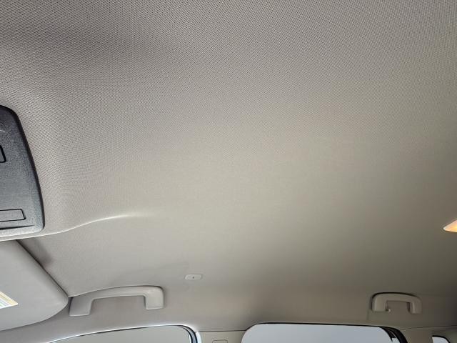 Nissan Rogue Vehicle Full-screen Gallery Image 19
