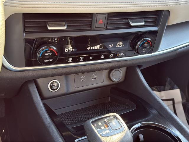 Nissan Rogue Vehicle Full-screen Gallery Image 21