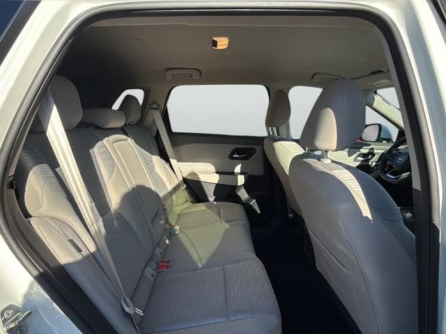 Nissan Rogue Vehicle Full-screen Gallery Image 25