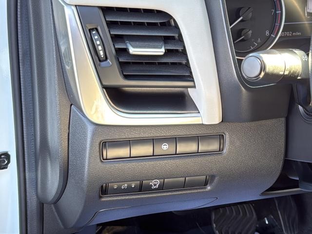 Nissan Rogue Vehicle Full-screen Gallery Image 28