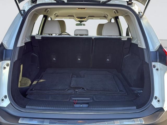 Nissan Rogue Vehicle Full-screen Gallery Image 32