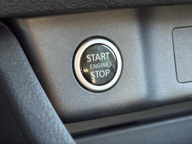 Nissan Rogue Vehicle Full-screen Gallery Image 33