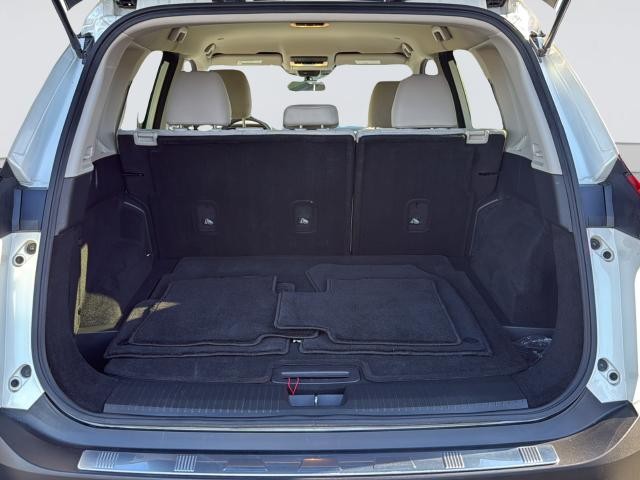 Nissan Rogue Vehicle Full-screen Gallery Image 35