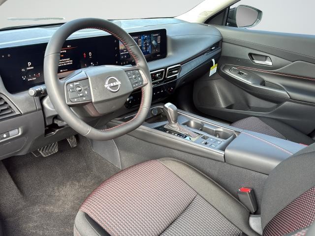 Nissan Sentra Vehicle Full-screen Gallery Image 9