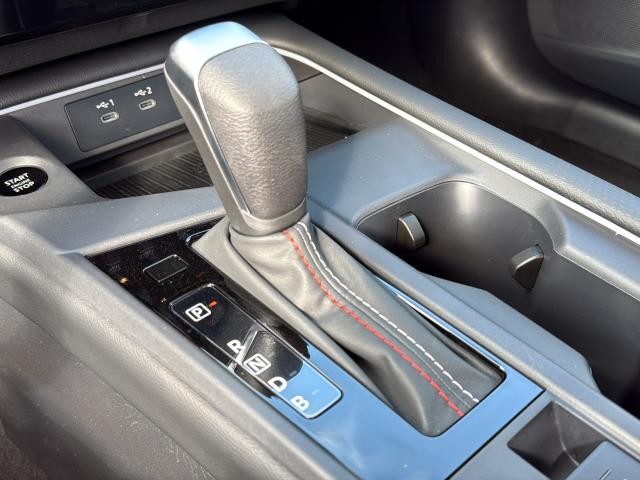 Nissan Sentra Vehicle Full-screen Gallery Image 12