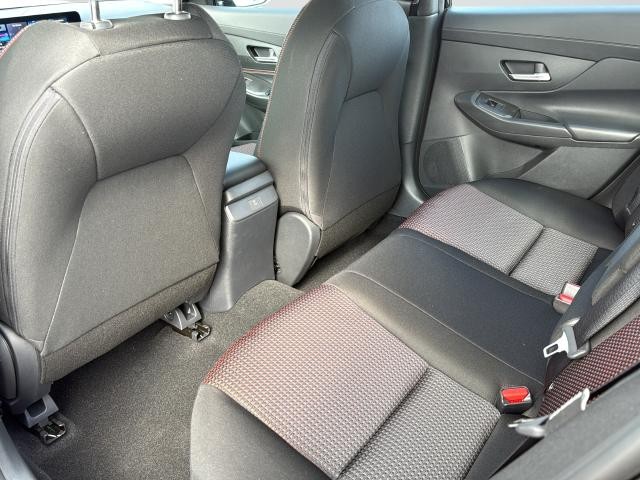 Nissan Sentra Vehicle Full-screen Gallery Image 15
