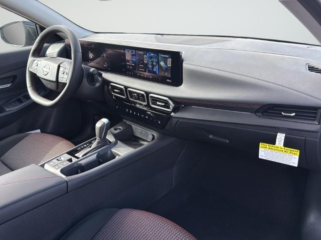 Nissan Sentra Vehicle Full-screen Gallery Image 17