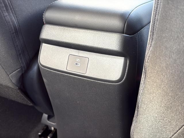 Nissan Sentra Vehicle Full-screen Gallery Image 18