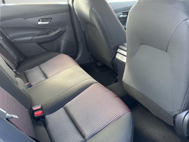 Nissan Sentra Vehicle Full-screen Gallery Image 19