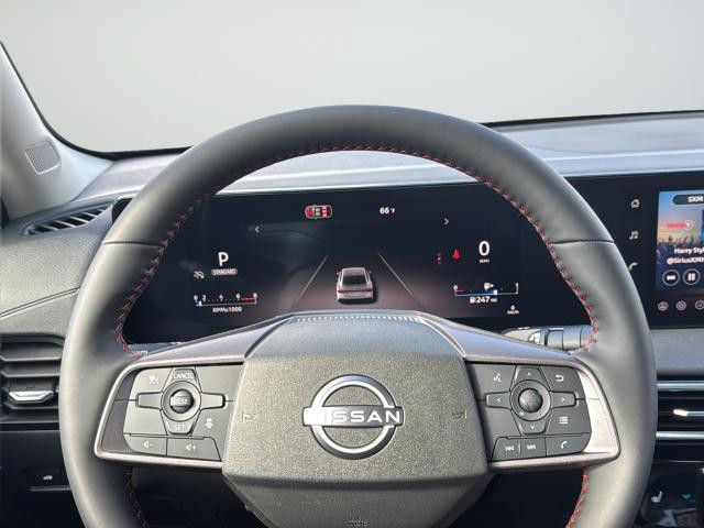 Nissan Sentra Vehicle Full-screen Gallery Image 21