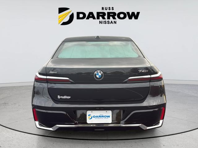 BMW 7 Series Vehicle Full-screen Gallery Image 4