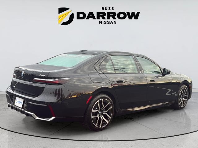 BMW 7 Series Vehicle Full-screen Gallery Image 5