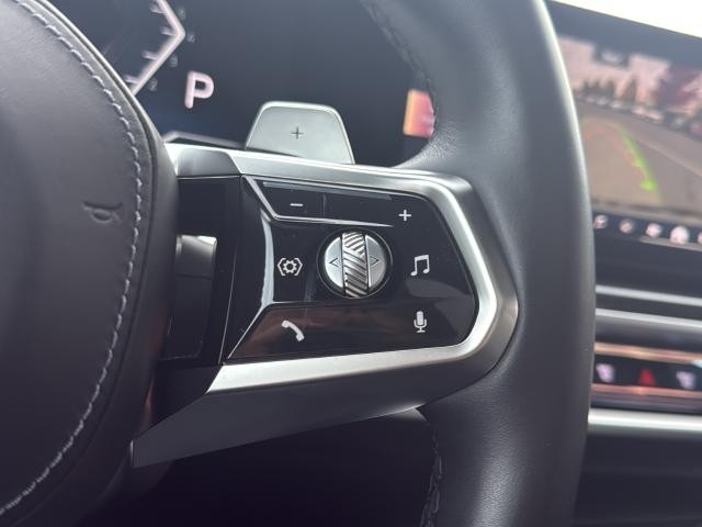 BMW 7 Series Vehicle Full-screen Gallery Image 16