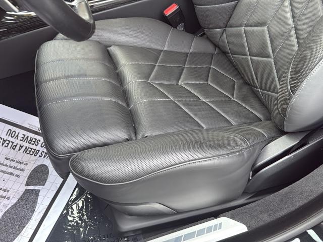 BMW 7 Series Vehicle Full-screen Gallery Image 17