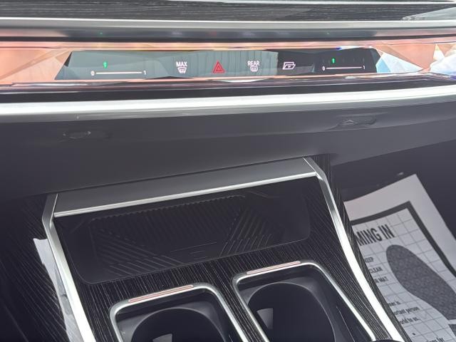 BMW 7 Series Vehicle Full-screen Gallery Image 20