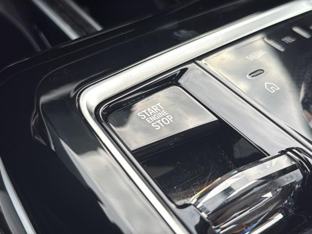 BMW 7 Series Vehicle Full-screen Gallery Image 31