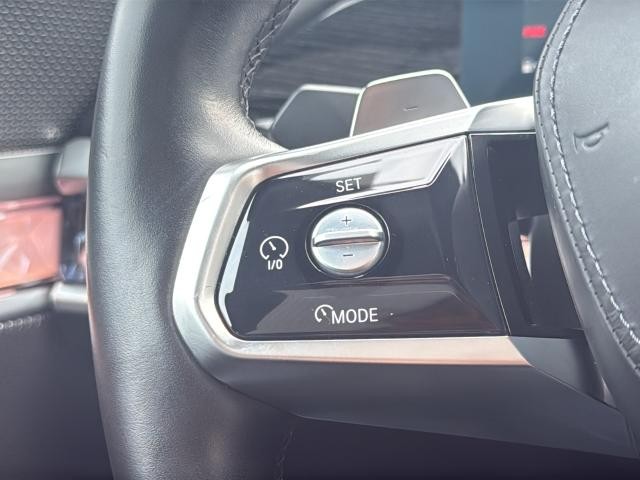 BMW 7 Series Vehicle Full-screen Gallery Image 35