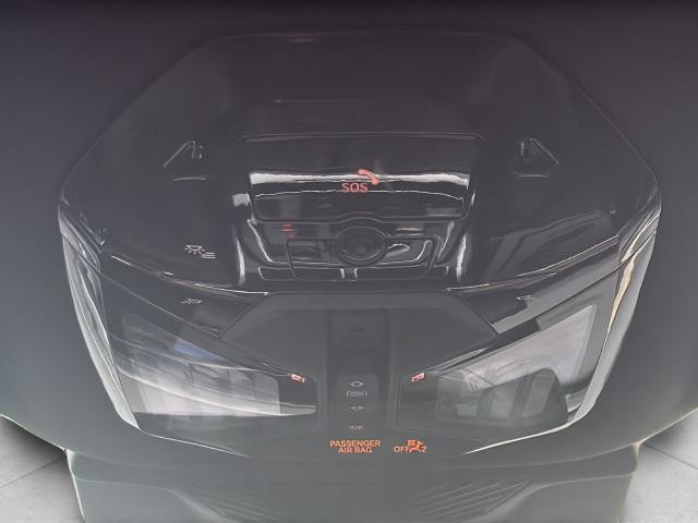 BMW 7 Series Vehicle Full-screen Gallery Image 39