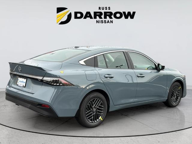 Nissan Sentra Vehicle Full-screen Gallery Image 5