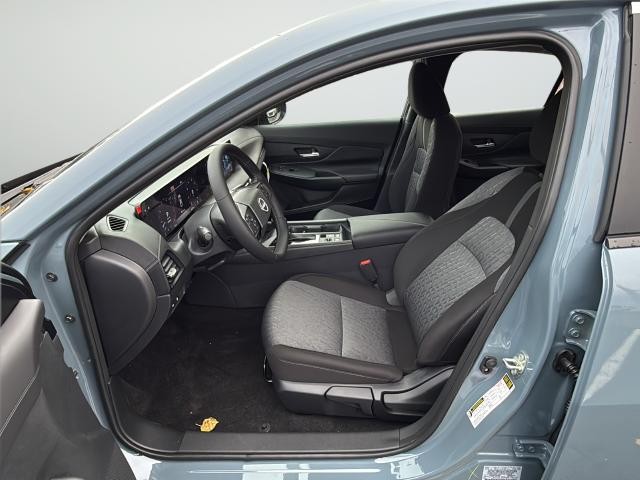 Nissan Sentra Vehicle Full-screen Gallery Image 10