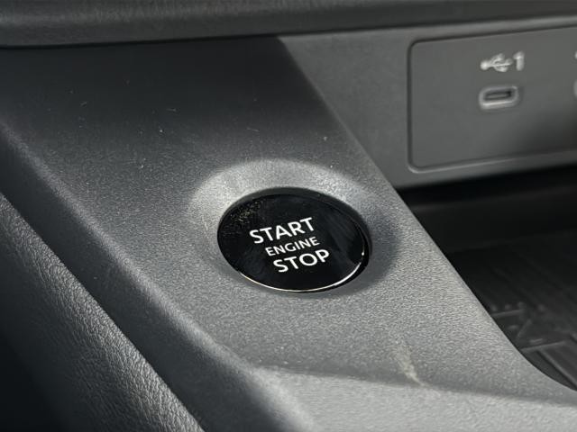 Nissan Sentra Vehicle Full-screen Gallery Image 13