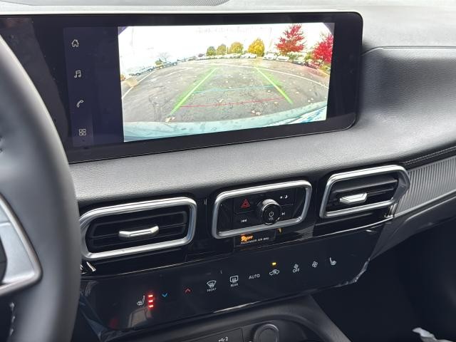 Nissan Sentra Vehicle Full-screen Gallery Image 15