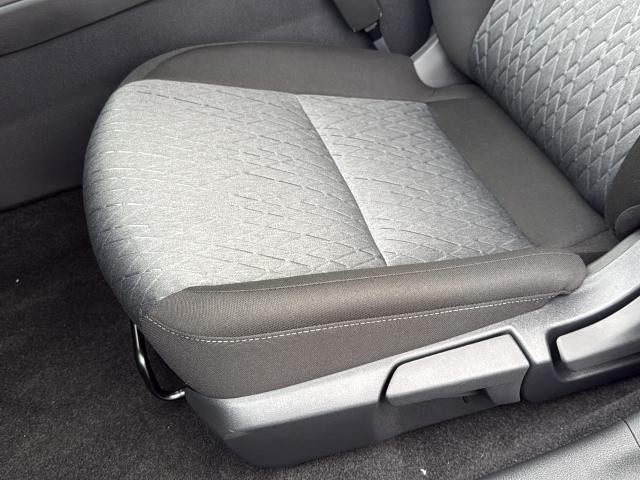 Nissan Sentra Vehicle Full-screen Gallery Image 18