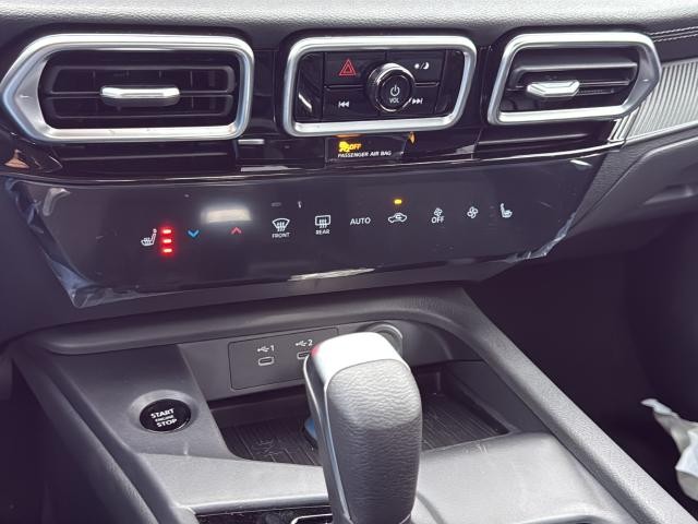 Nissan Sentra Vehicle Full-screen Gallery Image 21
