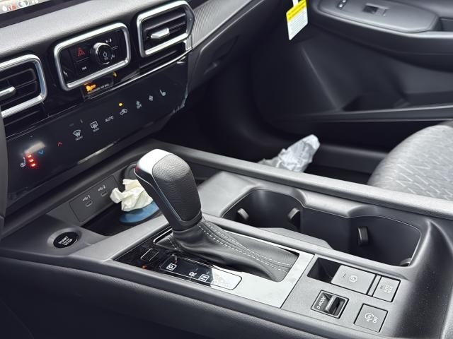Nissan Sentra Vehicle Full-screen Gallery Image 22