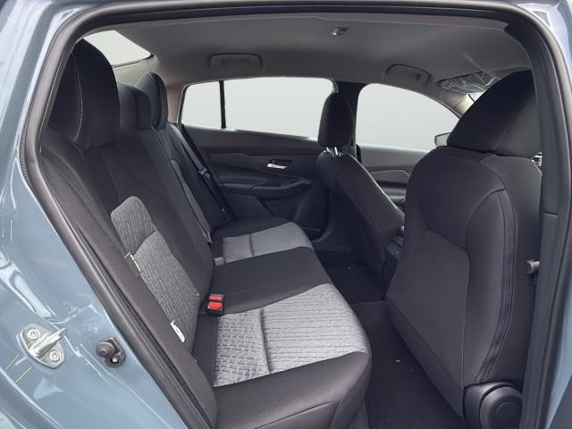 Nissan Sentra Vehicle Full-screen Gallery Image 25