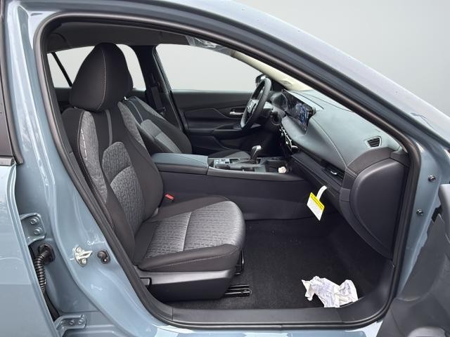 Nissan Sentra Vehicle Full-screen Gallery Image 26