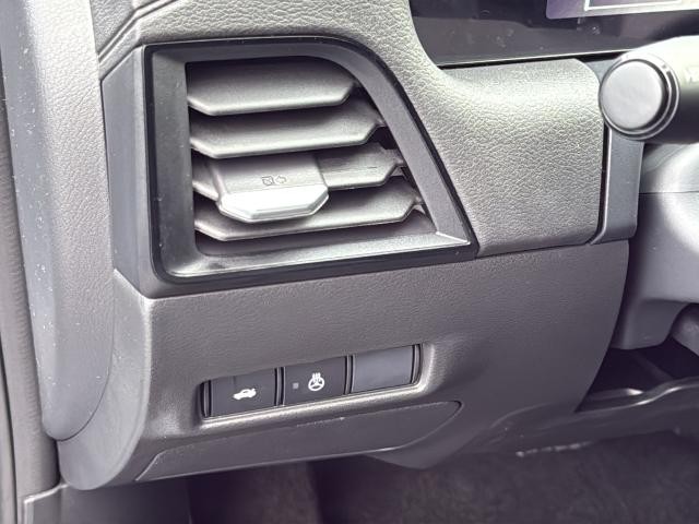Nissan Sentra Vehicle Full-screen Gallery Image 28