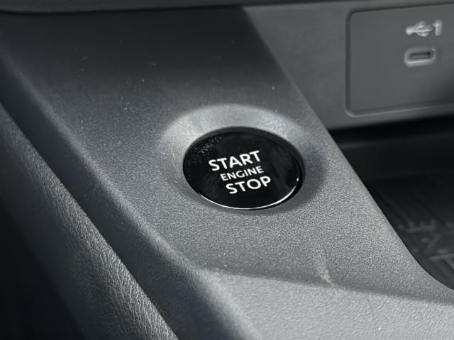 Nissan Sentra Vehicle Full-screen Gallery Image 33