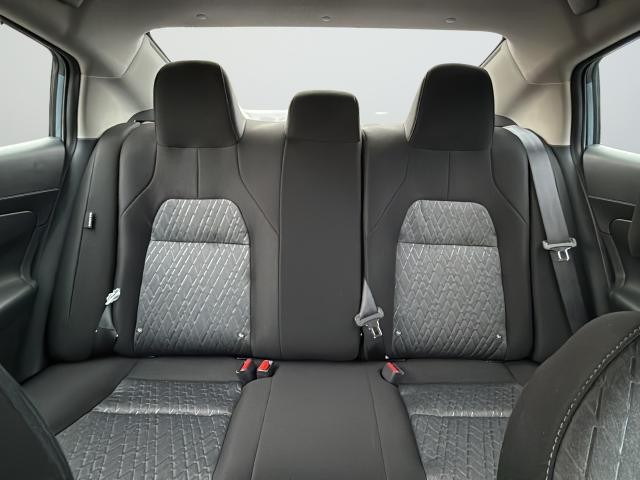 Nissan Sentra Vehicle Full-screen Gallery Image 34