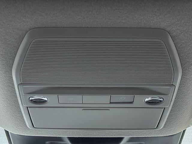 Nissan Sentra Vehicle Full-screen Gallery Image 36