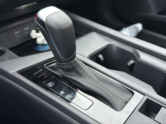 Nissan Sentra Vehicle Full-screen Gallery Image 37