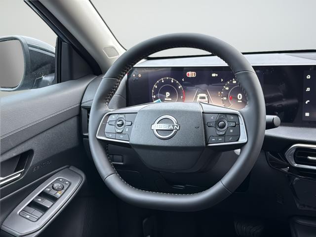 Nissan Sentra Vehicle Full-screen Gallery Image 38